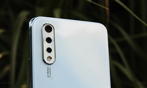 Cận cảnh bộ 3 camera trên vivo S1