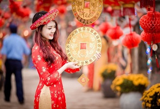 Cách tạo dáng chụp hình đẹp Xuân Canh Tý 2020