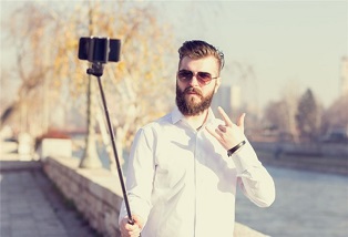 Các kiểu selfie đẹp dành cho phái nam