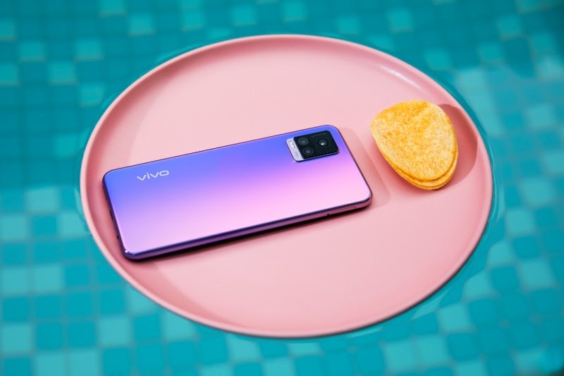 vivo V20 màu Giai Điệu Hoàng Hôn lấp lánh và thu hút 