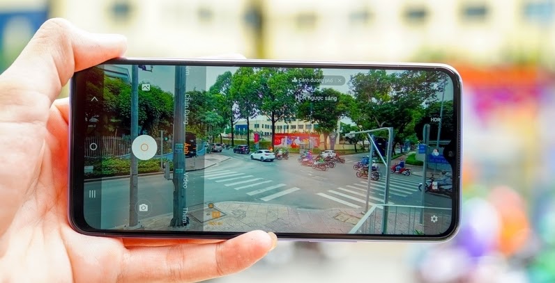 Màn hình giọt nước trên vivo Y72 5G