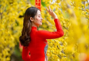 Nắm giữ 10 cách tạo dáng chụp ảnh nữ mùa xuân thêm sang chảnh, lung linh