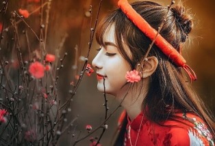 Các kiểu selfie đẹp cho nữ nghìn like, lung linh trong dịp Tết đến, Xuân về