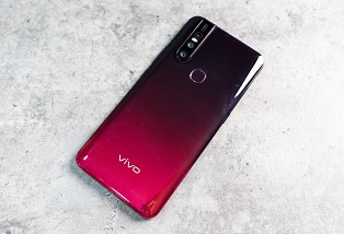 Camera tàng hình, chiến game tốt - Còn gì khác trong điện thoại vivo V15?