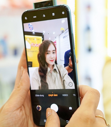 Chụp ảnh selfie bằng vivo V17 Pro