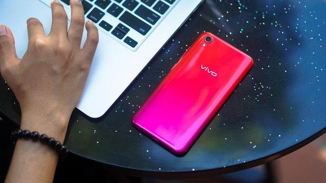 Liệu có nên mua vivo Y91C hay không khi máy sở hữu thiết kế gradient ấn tượng như thế này?