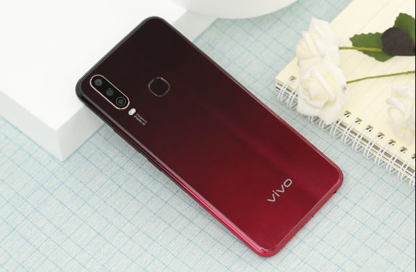 Thiết kế mặt lưng vivo Y15