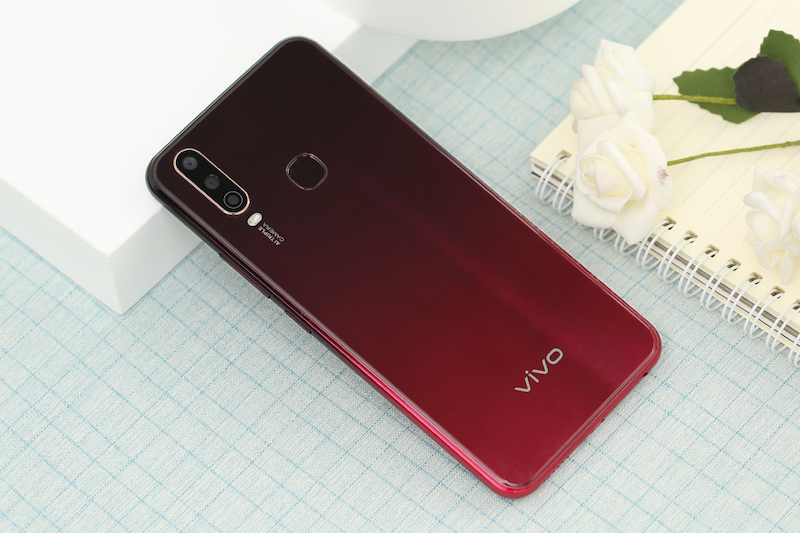 Mặt lưng vivo Y15 được thiết kế chuyển sắc gradient tuyệt đỉnh