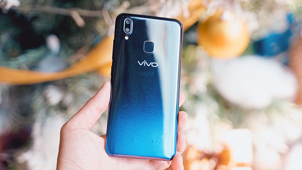 Vivo Y91 với thiết kế mặt lưng chuyển sắc ấn tượng